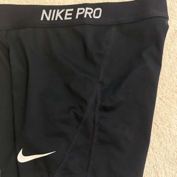 Nike Pros - Picture 2 of 3